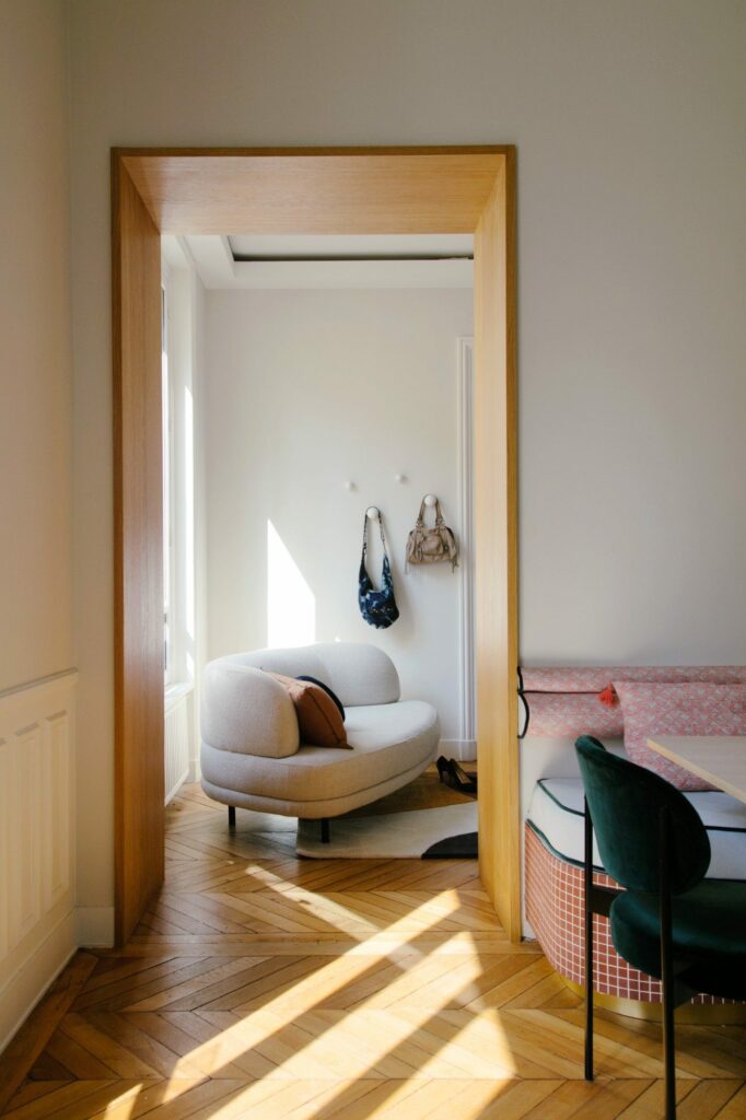 agencemind-2022-09_visuel-02_passage-boiserie-chene_desktop
