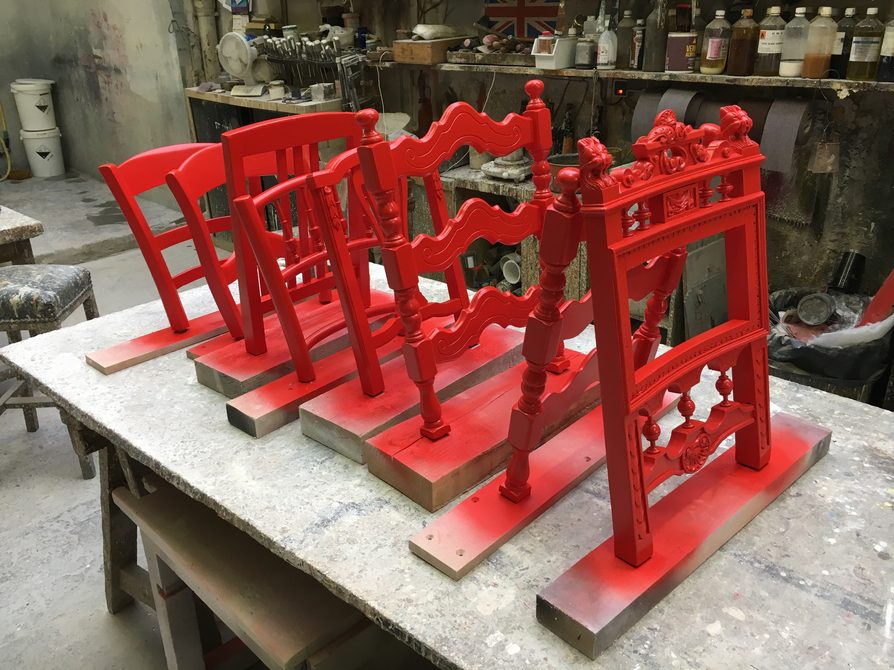 banquette-chaises_dossiers-laque-rouge-ral3020_01