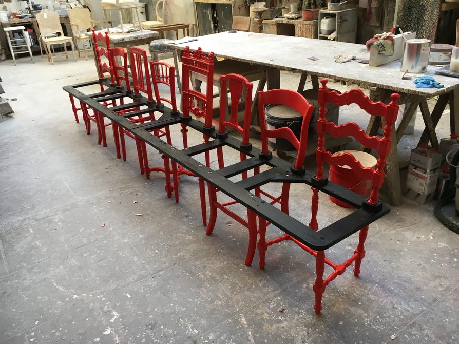 banquette-chaises_peinte-et-assemblee_01