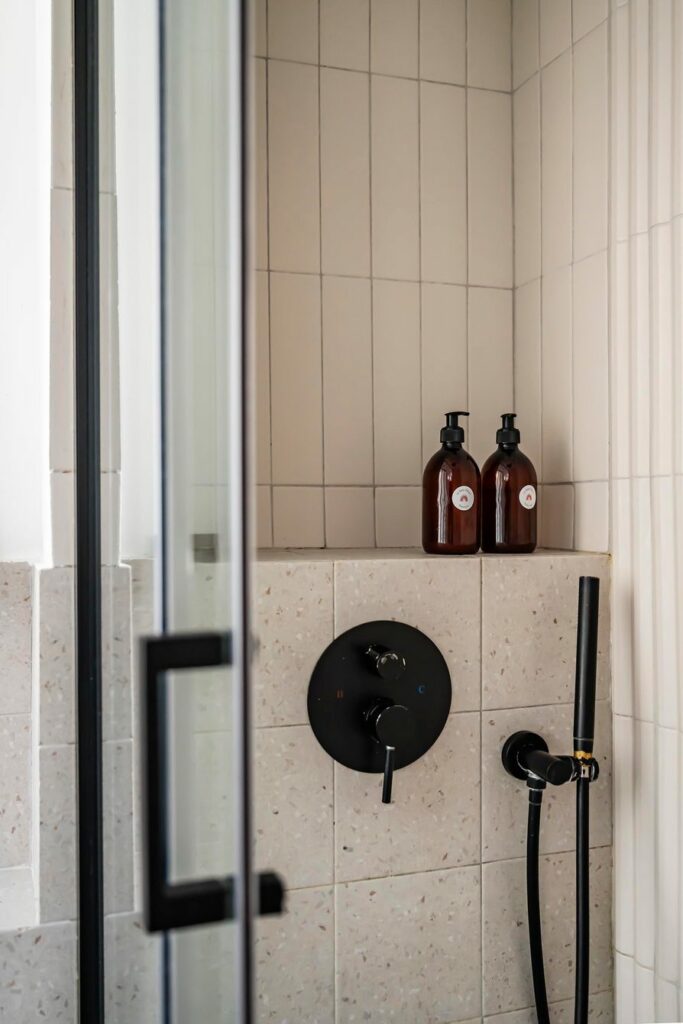 hauteville_gros-flacons-douche_01