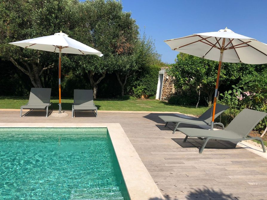 minorque_piscine-parasols_01