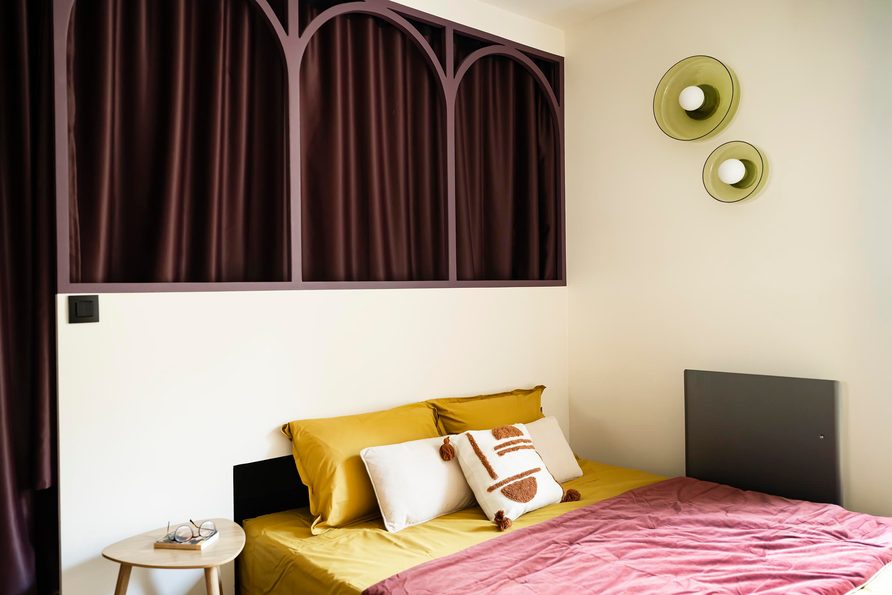 Plan large chambre rose jaune, appartement locatif rénové, rue Pihet, Paris, Agence MIND