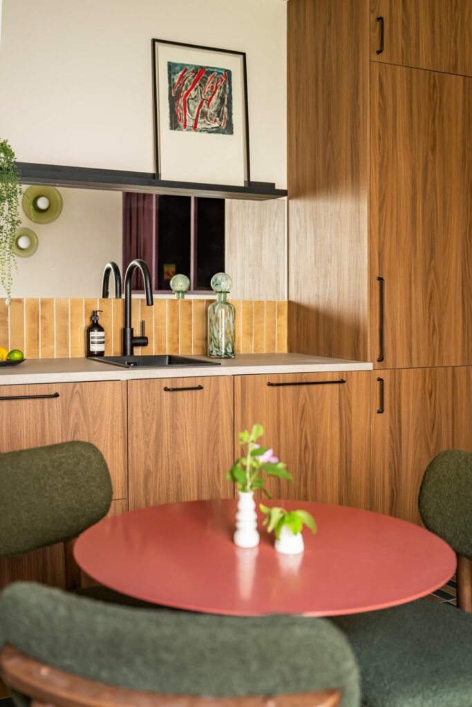 pihet_coin-repas-chaises-vertes_01