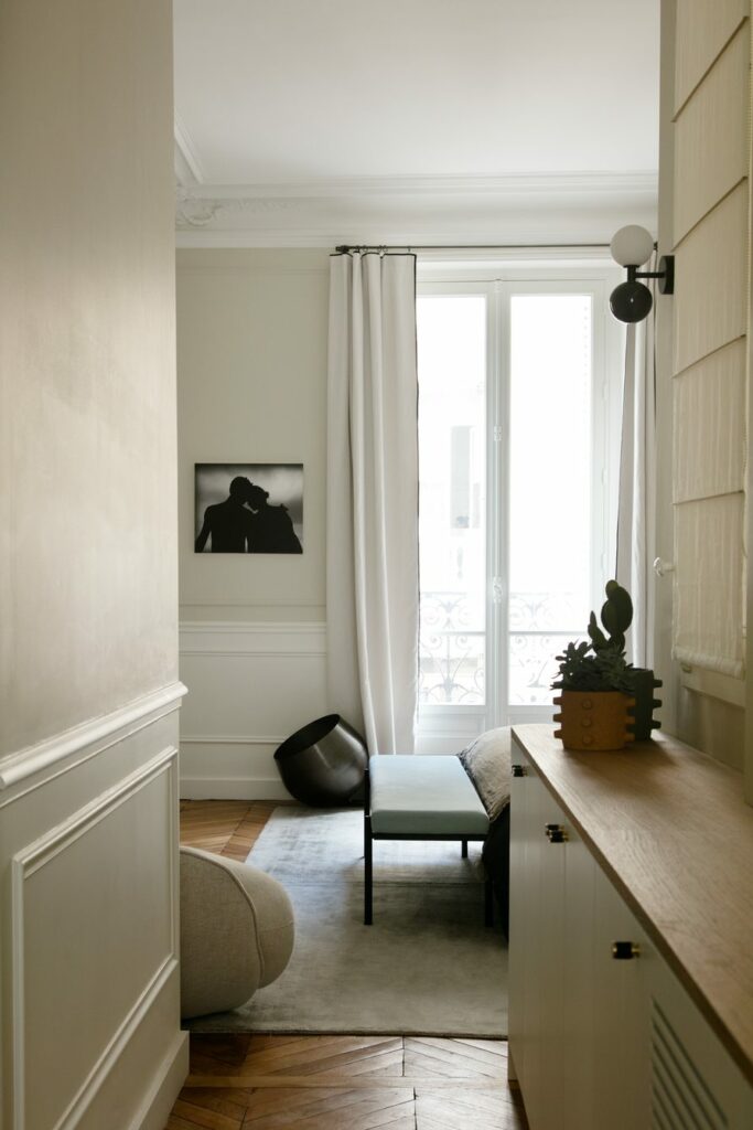 saint-augustin_chambre-vers-couloir_01
